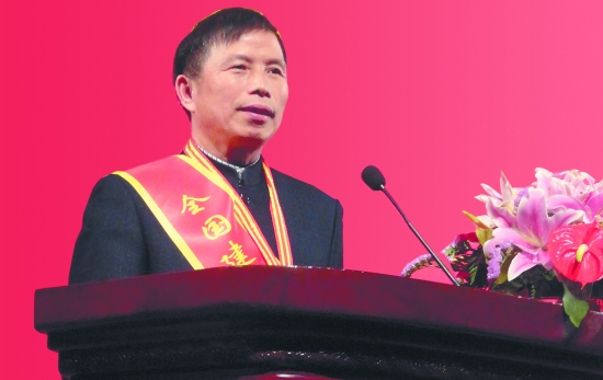 勇攀高峰引领行业 热心公益回报社会